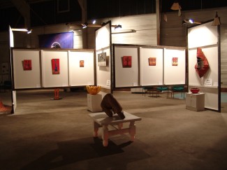 look into the exhibition hall, paintings and sculptures